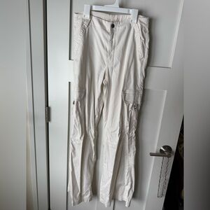 American Eagle Outfitters Women’s Light Cargo Pants